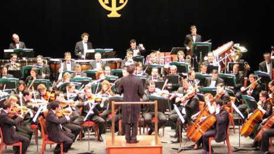 Una actuación en el Teatro Chapí de Villena.