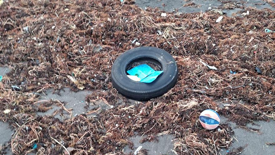 El temporal marítimo deja una imagen desoladora en una de las playas más bonitas de Tenerife