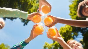 Los zumos, una opción saludable para mantenerse hidratado en verano.
