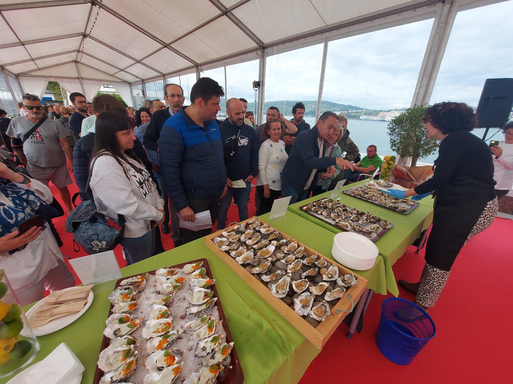En imágenes: El festival gastronómico "Somos la ostra" llena Castropol