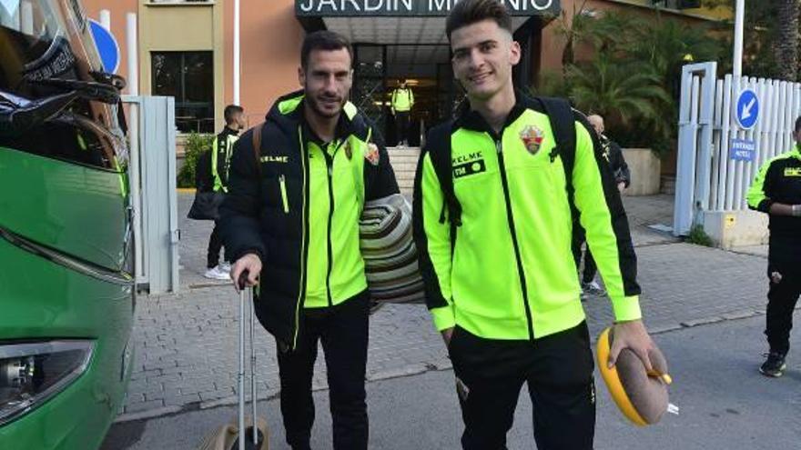 Jony y Chuca, ayer, antes de coger el autobús.