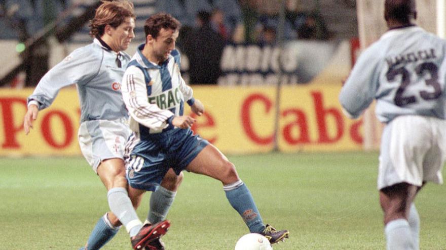 Salgado y Fran, durante un clásico gallego. // FDV