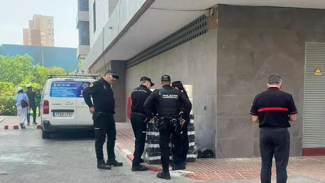 Un andamio se desploma en Benidorm y deja un muerto y un herido muy grave