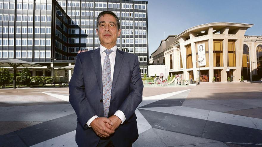 "La sanidad tiene prestigio en Oviedo y Asturias, pero ahora se vive de rentas"