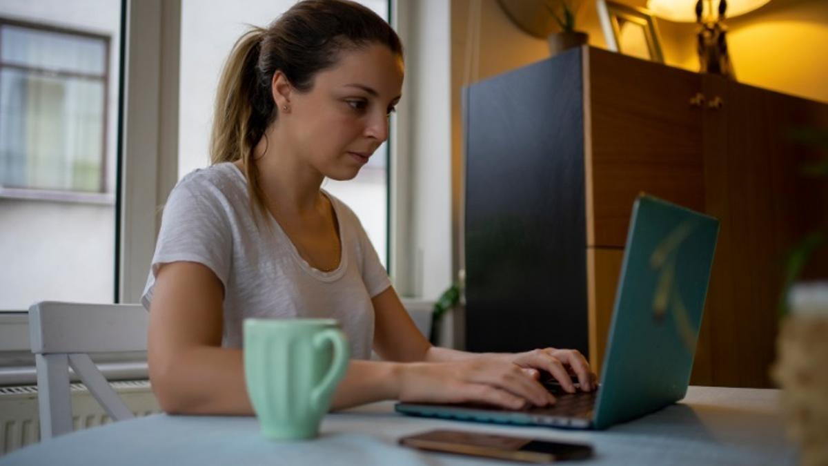 Las mujeres trabajan gratis varios días al año.