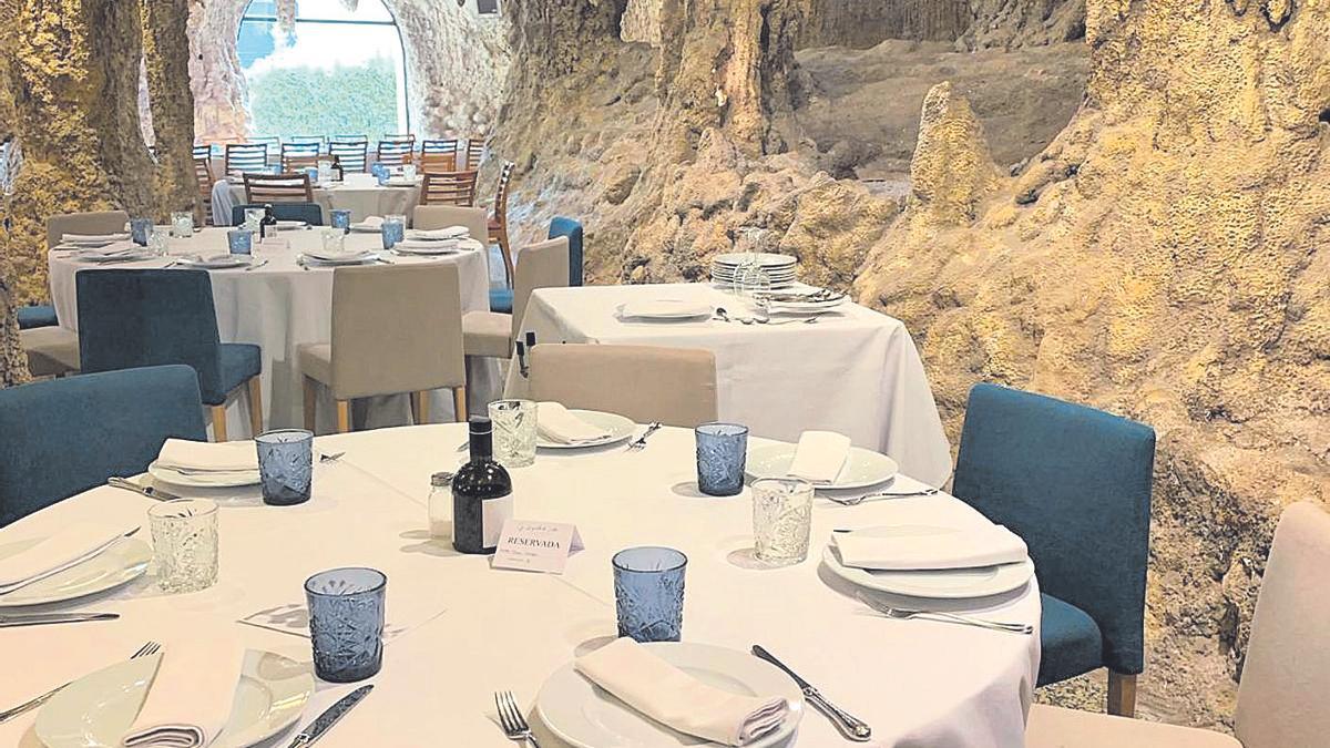 Las llamativas instalaciones del restaurante La Gruta de Víctor, en Alcoy, acogen la jornada inaugural, el 8 de abril.