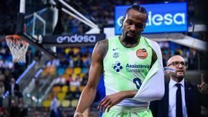 Kevin Punter se marchó lesionado de su hombro izquierdo en el duelo ante La Laguna Tenerife