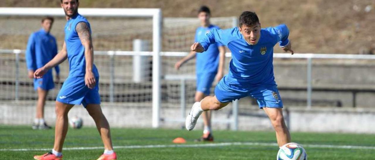 Pedro García y Kevin Presa durante un entrenamiento en Marcón. // Gustavo Santos