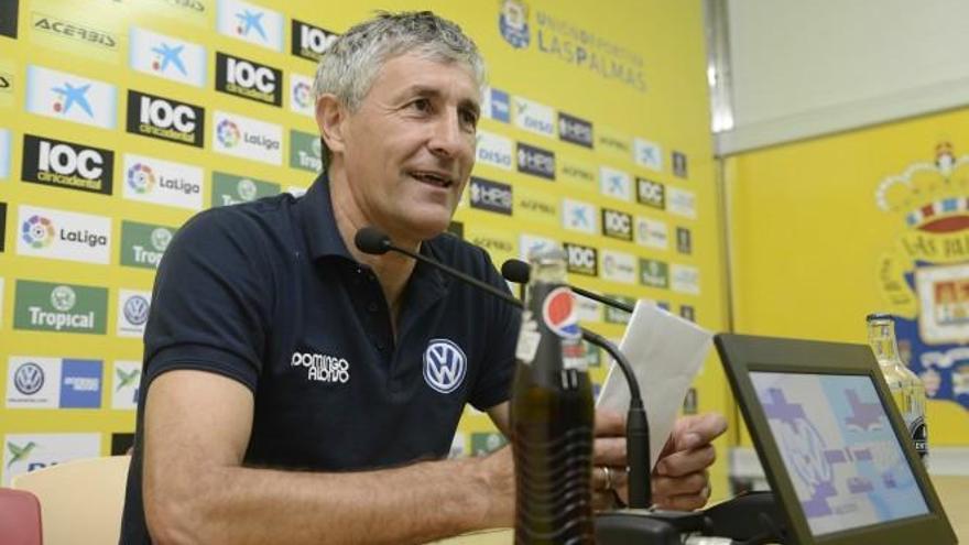 Quique Setién durante la rueda de prensa.