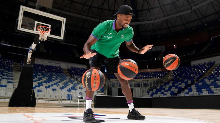 Melvin Ejim, primera renovación para el juego interior del Unicaja 2023/2024