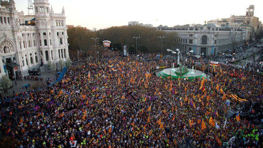 La plaça de la Cibeles de Madrid plena de manifestants.