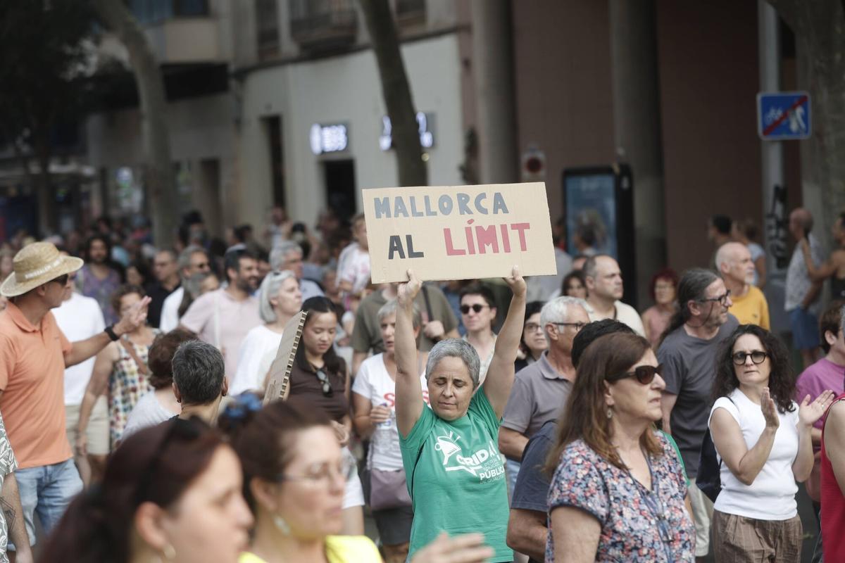 MANIFESTACIÓN MENYS TURISME, MES VIDA
