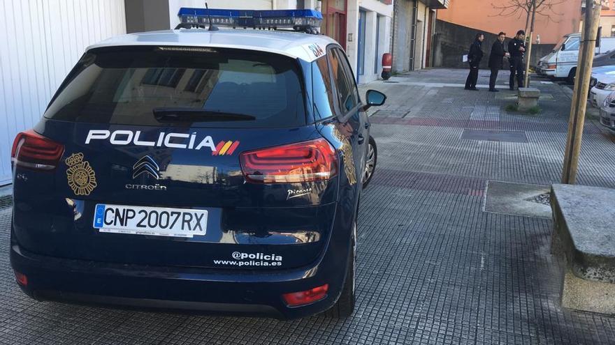 Localizan un cadáver en una vivienda de la calle Cuña Novás