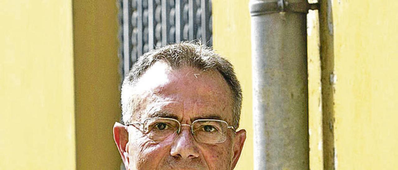 José Antonio López Cerezo, en el campus del Milán. // Miki López