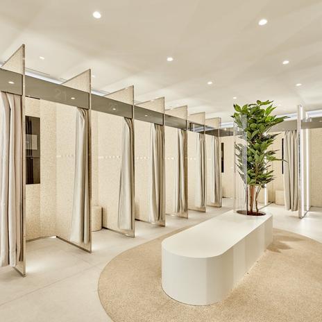 En Japón se han pasado el juego de los probadores con este truco para que la ropa no se manche de maquillaje