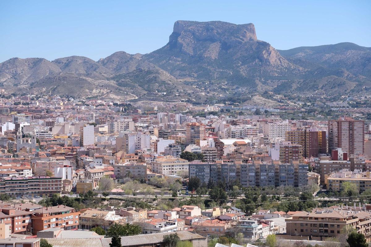 Vista panorámica del casco urbano de Elda, capital del Medio Vinalopó.