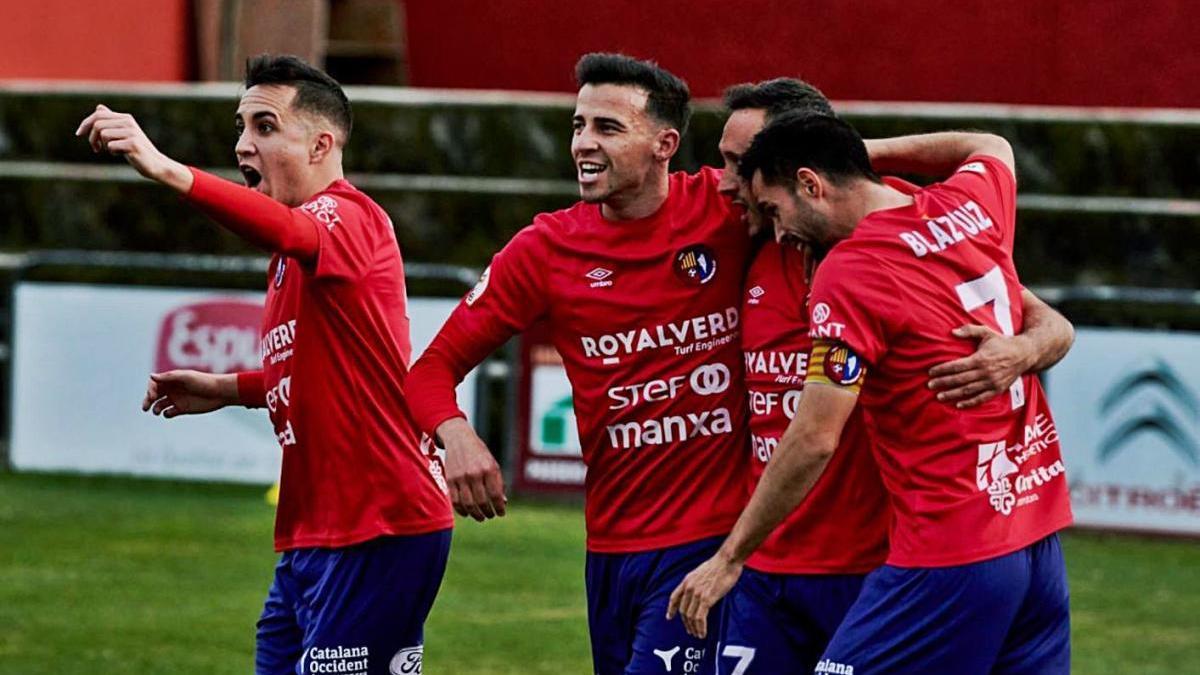 Soler, Salina, Xumera i Blázquez celebren un gol de l&#039;Olot aquesta temporada.