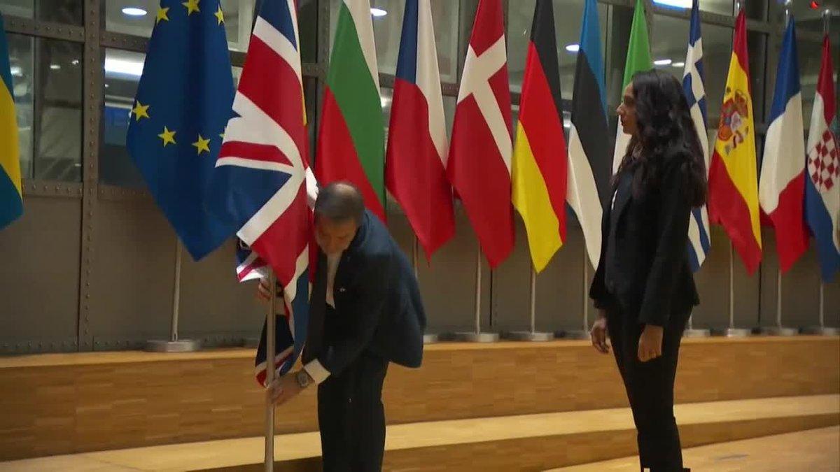 la union europea retira la bandera britanica tras ganar el brexit