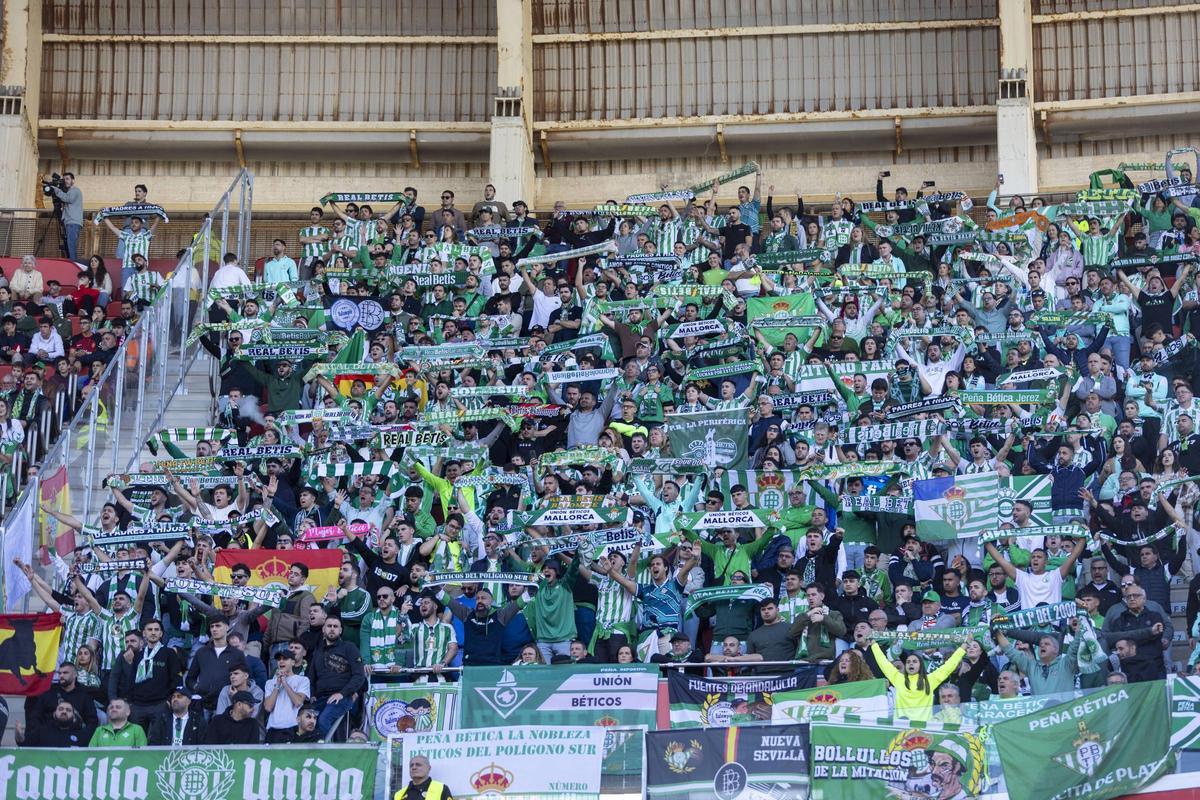Aficionados del Betis la temporada pasada en Son Moix.