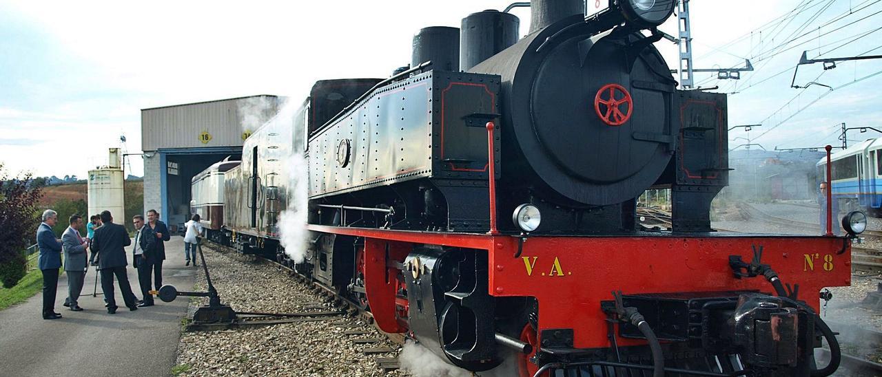 La locomotora VA8, que estaría incluida en el proyecto del tren turístico entre Collanzo y Trubia. | Franco Torre