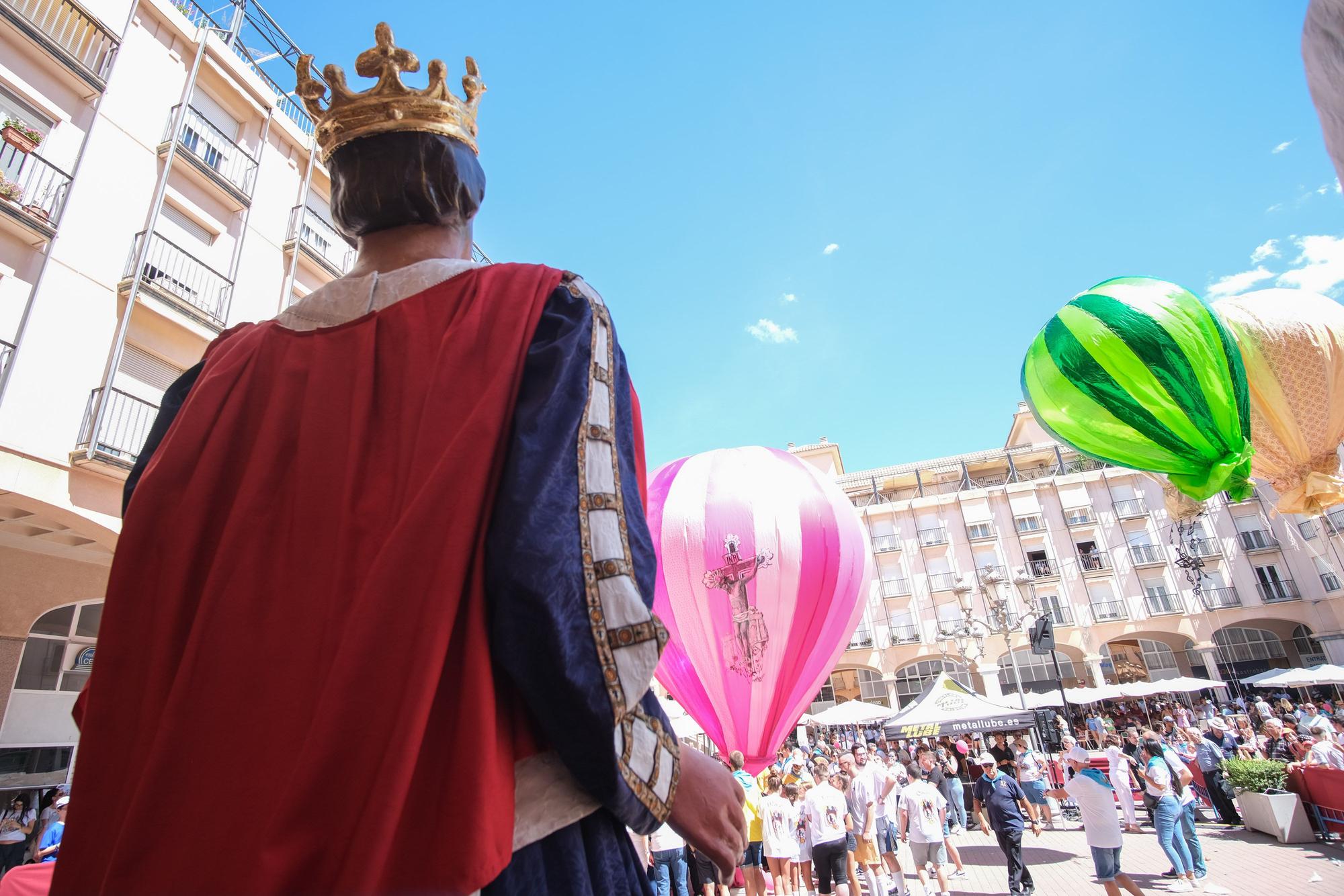 Segundo día de "Correr la traca" y suelta de globos de las Fiestas Mayores de Elda