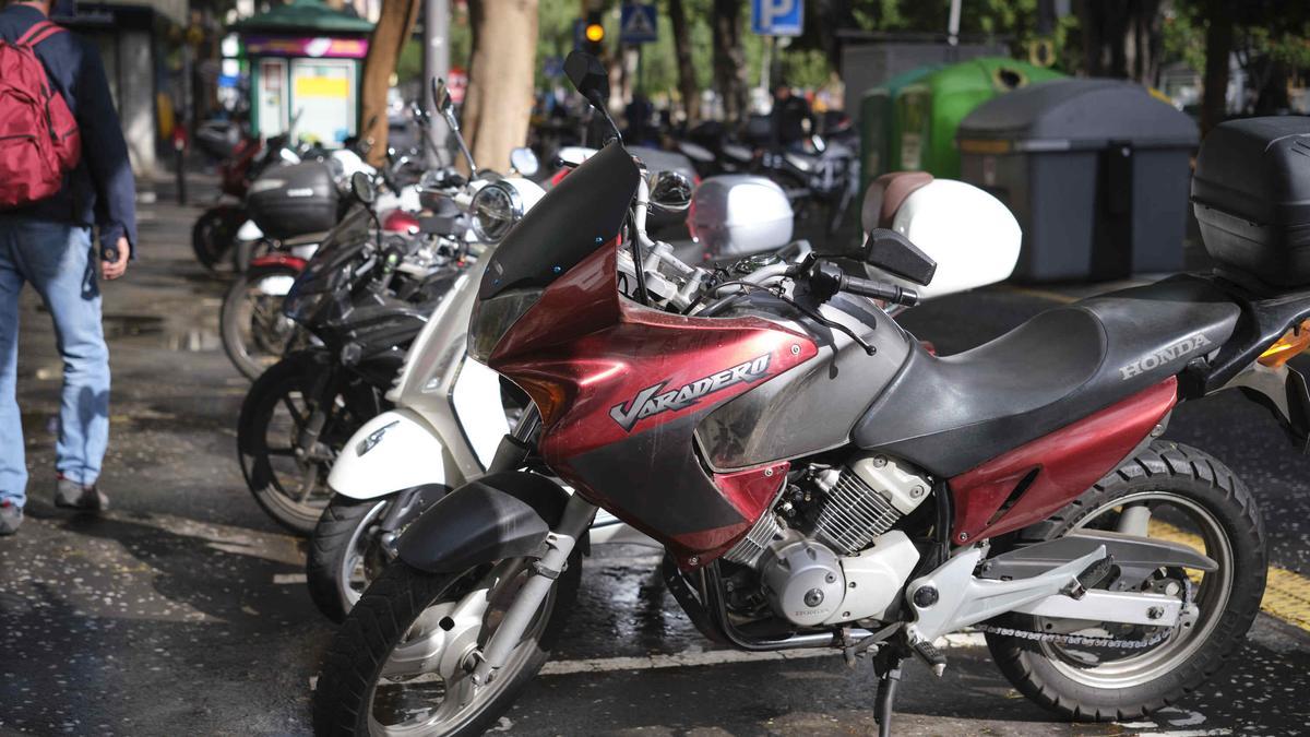 Aparcamiento de motos en Santa Cruz de Tenerife.