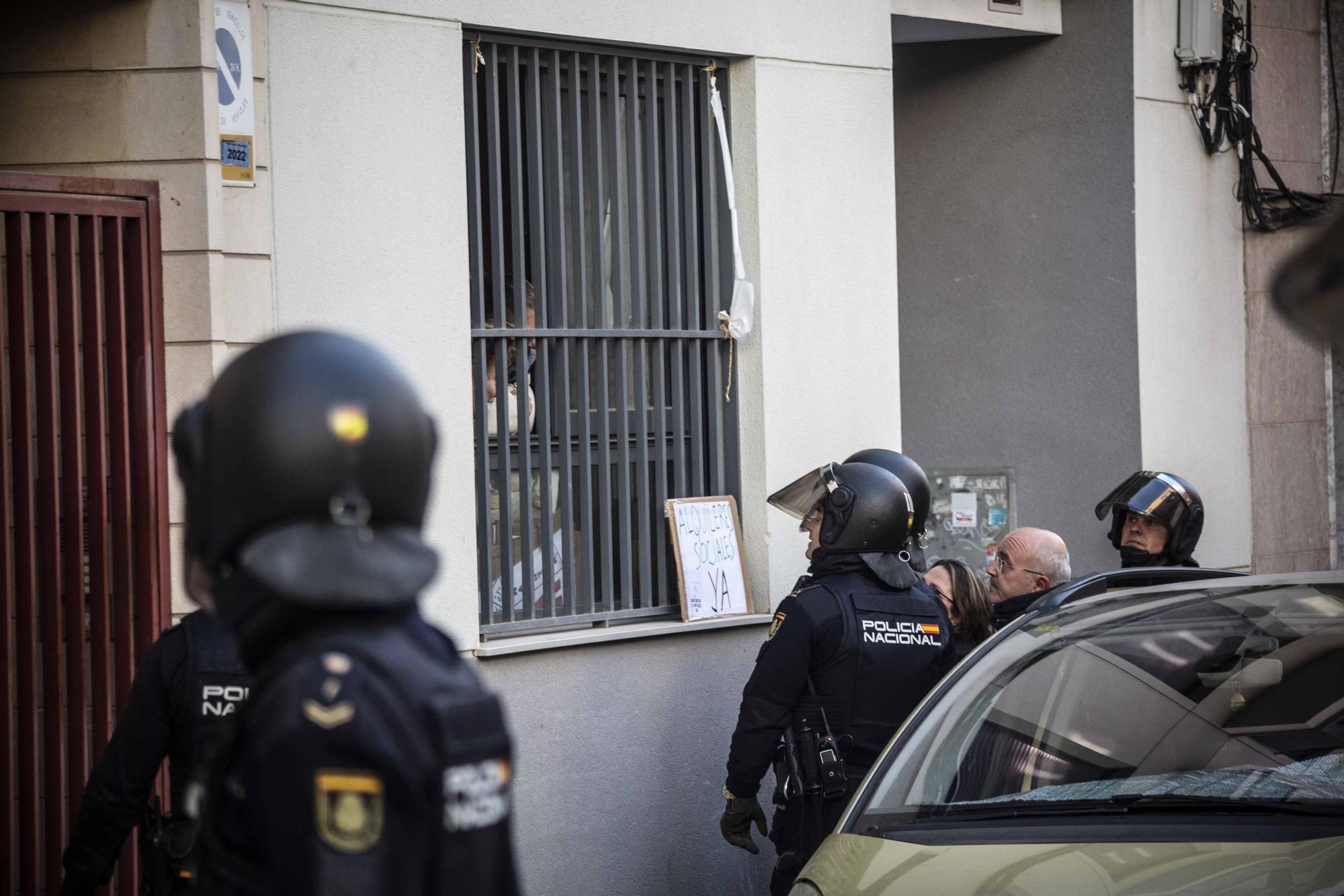 Tensión en Alicante por el desahucio a una pensionista en una vivienda propiedad de un fondo buitre