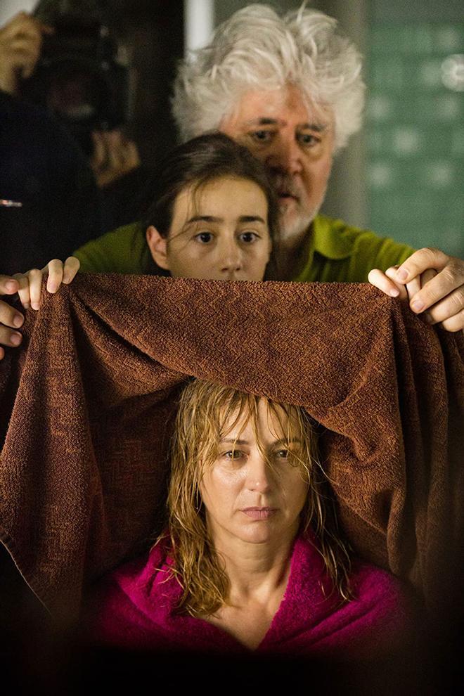 Almodovar, junto a Priscilla y Emma Suárez en 'Julieta'.