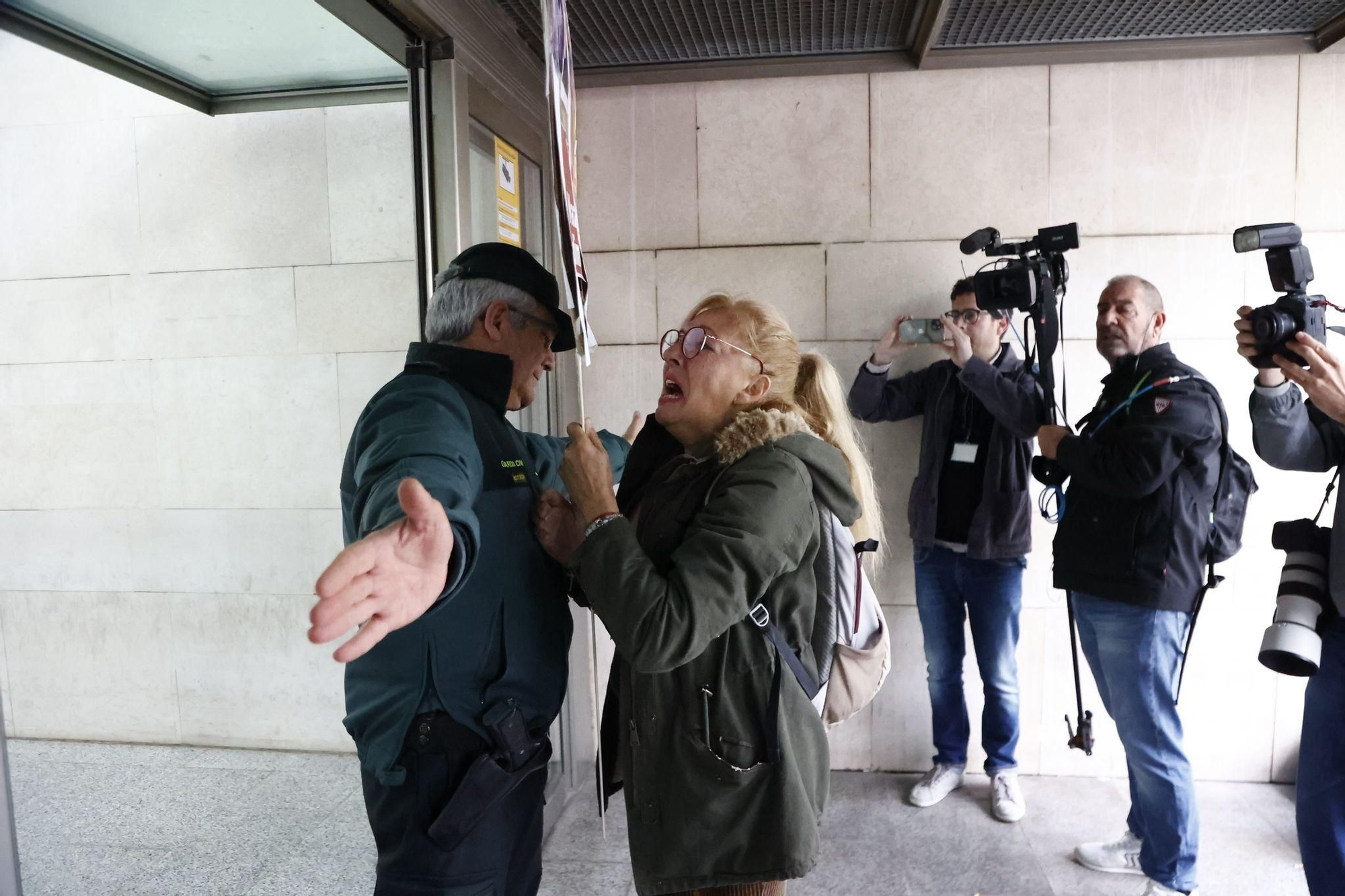 La llegada de la exconsellera Pradas y Argüeso para declarar como imputados por la gestión de la dana