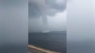 Así ha sido la espectacular tromba marina avistada en La Habana, Cuba