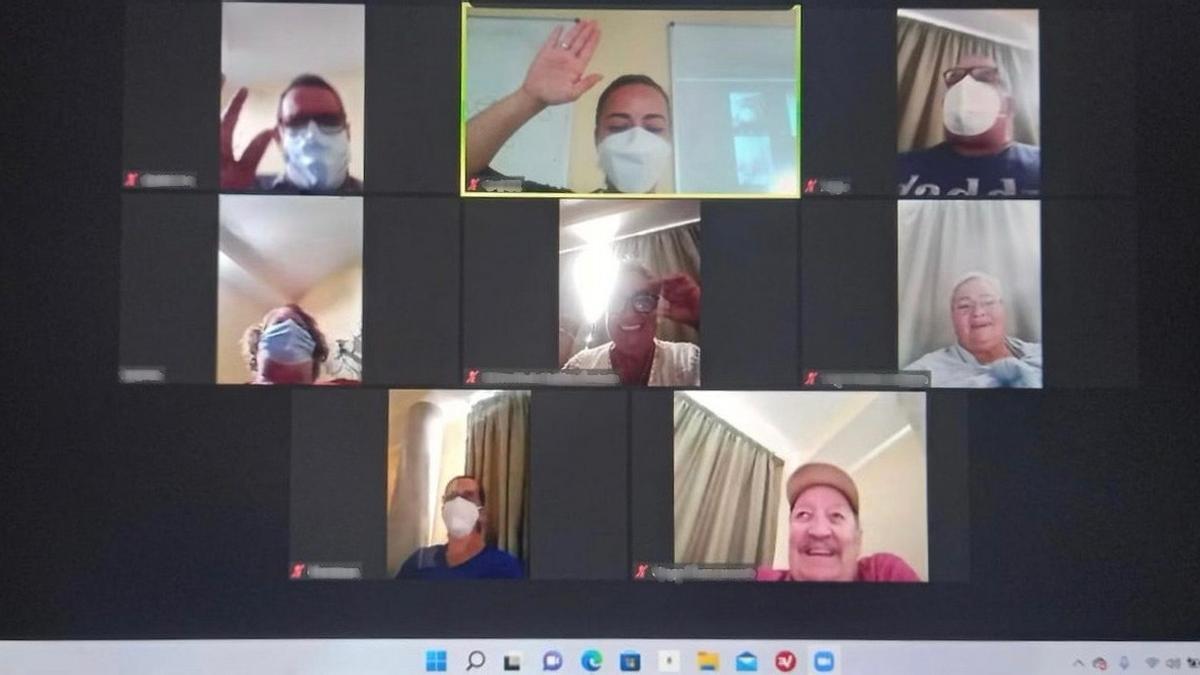 Imagen de una de las videollamadas realizadas con personas mayores del municipio de Moya.
