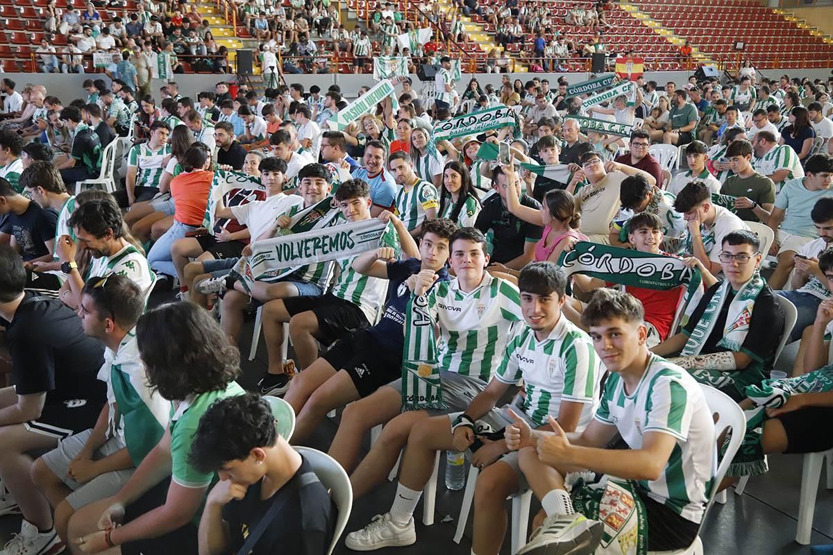Play off de ascenso | La afición cordobesista en Vista Alegre, en imágenes