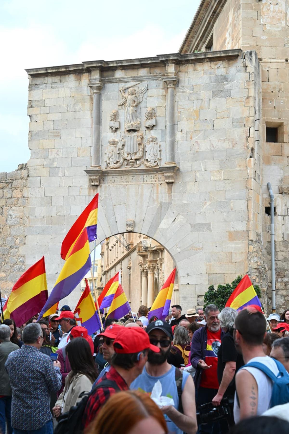 La Senda del Poeta Miguel Hernández arranca en Orihuela con cientos de participantes
