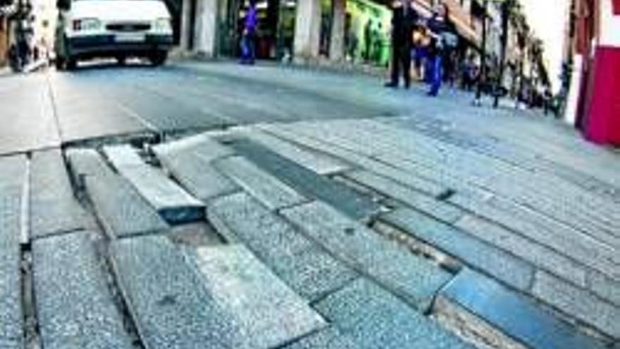 Comerciantes de la calle Menacho se quejan de problemas en el pavimento