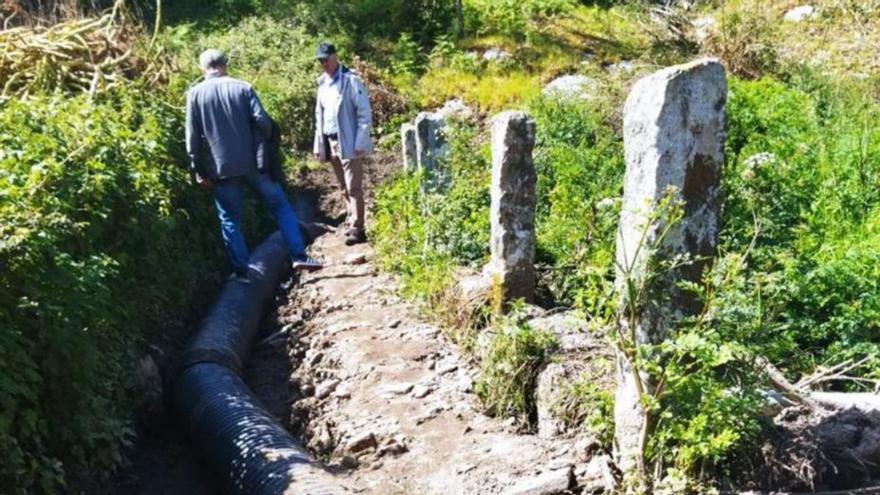 El concello acomete la mejora del Camiño da Sueira, en Beluso