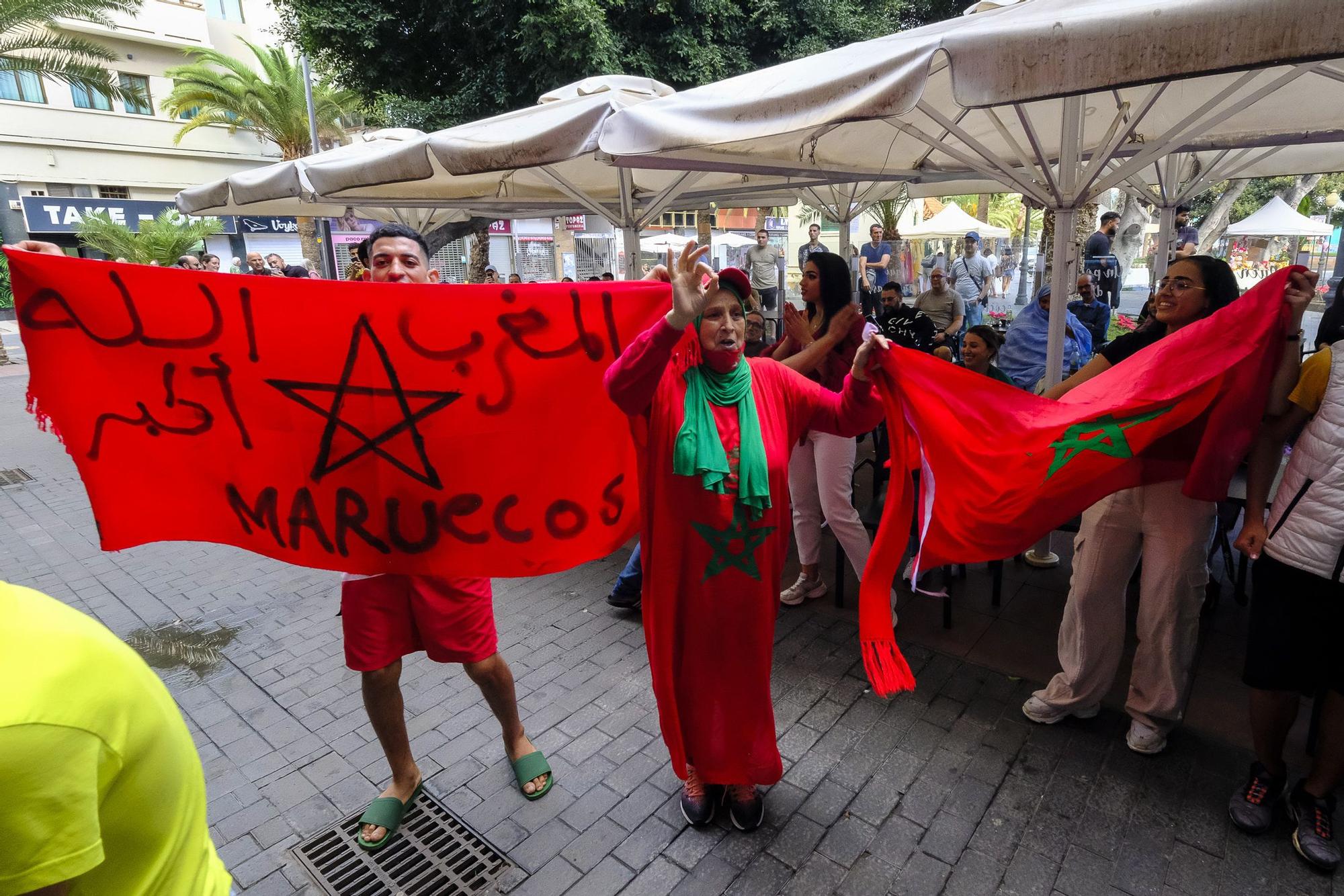 Aficionados de Marruecos celebrando en Gran Canaria la histórica victoria ante Portugal