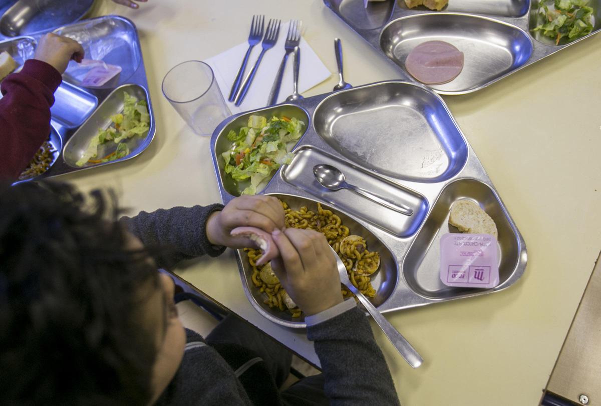 Niños en un comedor escolar de la provincia de Alicante