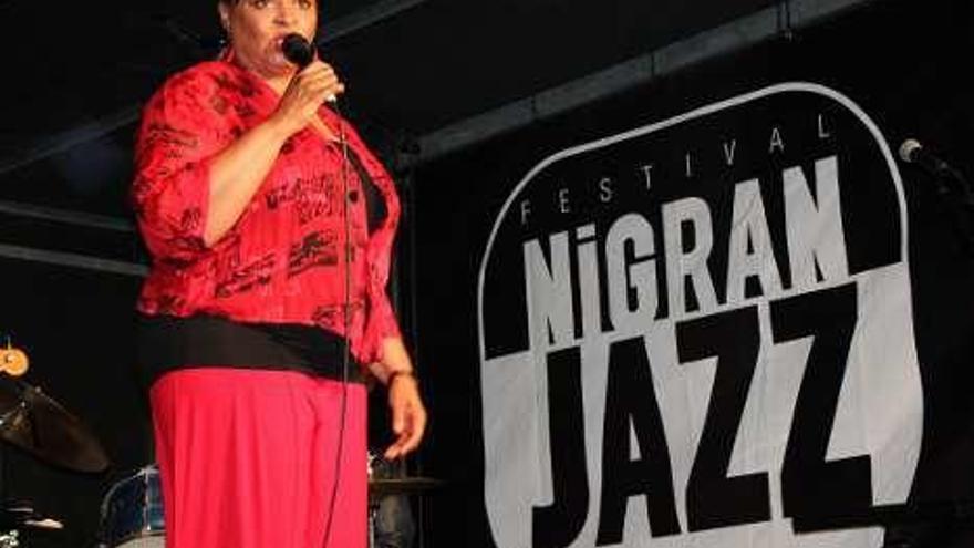 Nigrán vibra con el jazz de Deborah Carter