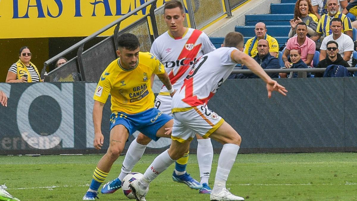 Alberto Moleiro, en acción durante el partido frente al Rayo Vallecano.