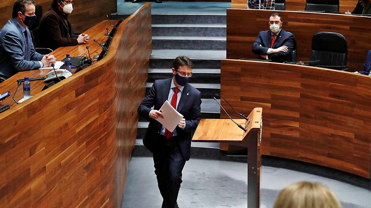 Enrique Fernández, segundos antes de comenzar su intervención en el Pleno. | Armando Álvarez