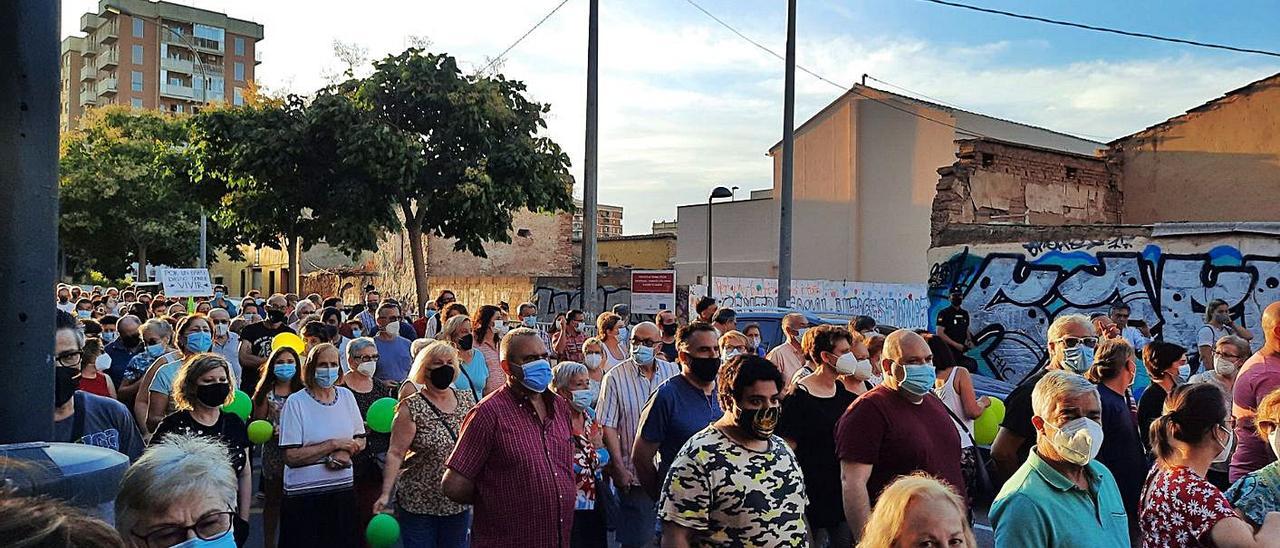 Protesta en Orriols frente al incremento de la delincuencia en el barrio.  | LEVANTE-EMV