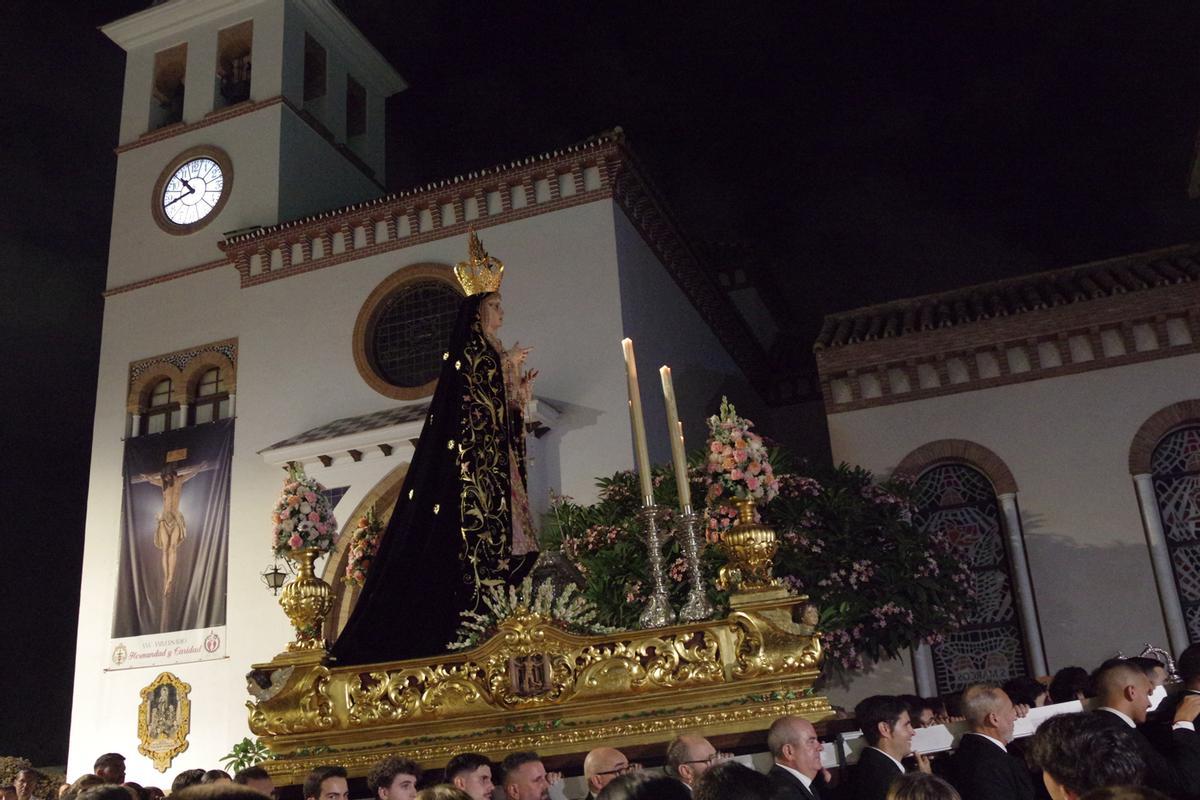 Rosario vespertino de la Virgen de los Dolores de Puerto de la Torre, en imágenes