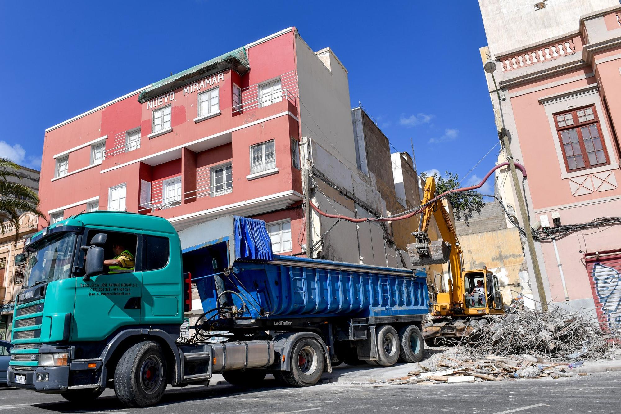 Derribo de viviendas y edificios en el entorno de Manuel Becerra