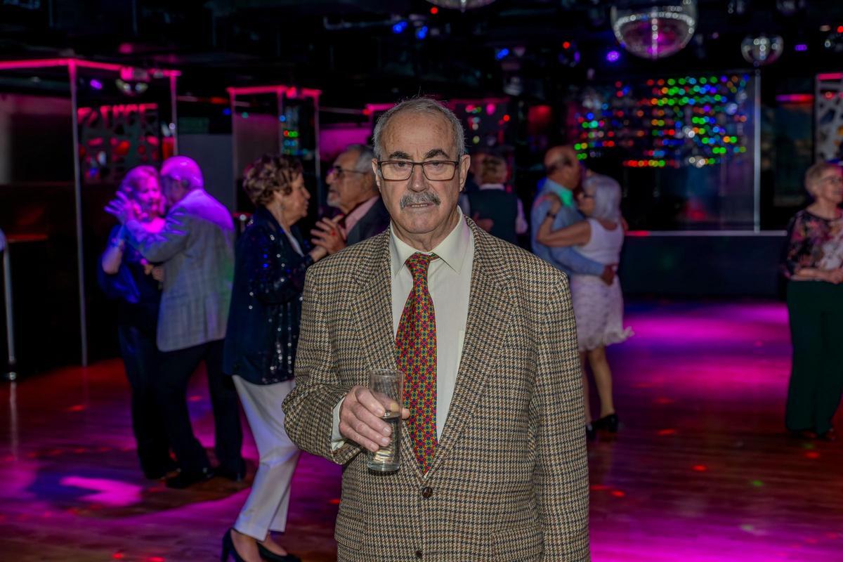 Anastasio tiene 75 años y sale de fiesta cinco días a la semana.
