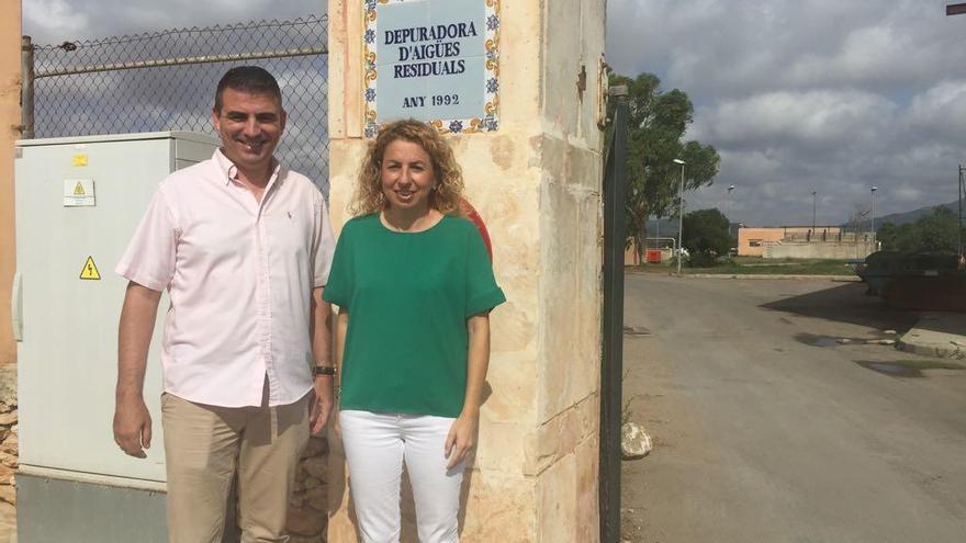 El concejal Rafael Batle y la alcaldesa pedánea de Cala d&#039;Or, Bàrbara Xamena.