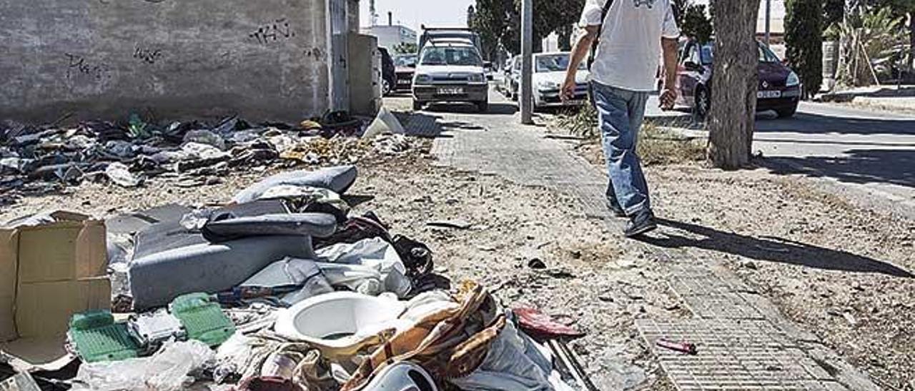 Los ciudadanos tambiÃ©n contribuyen a dificultar la gestiÃ³n de la basura al no respetar horarios ni aceptar el reciclaje.