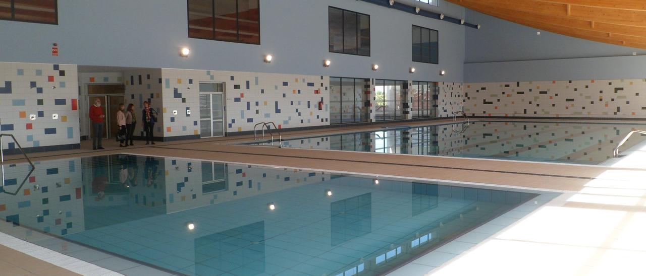 Un pozo sin fondo: 25.000€ en reparaciones de la piscina cerrada de El  Campello