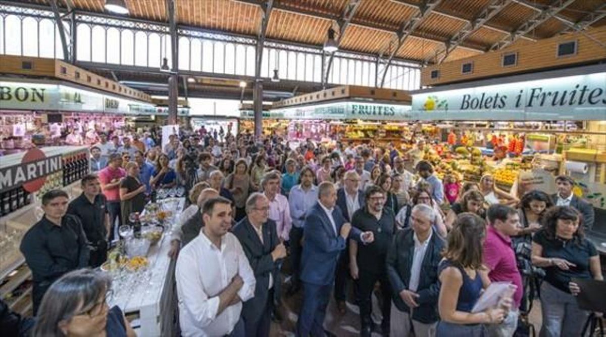 Presentació de la ruta del vermut musical ahir, al mercat de la Concepció.