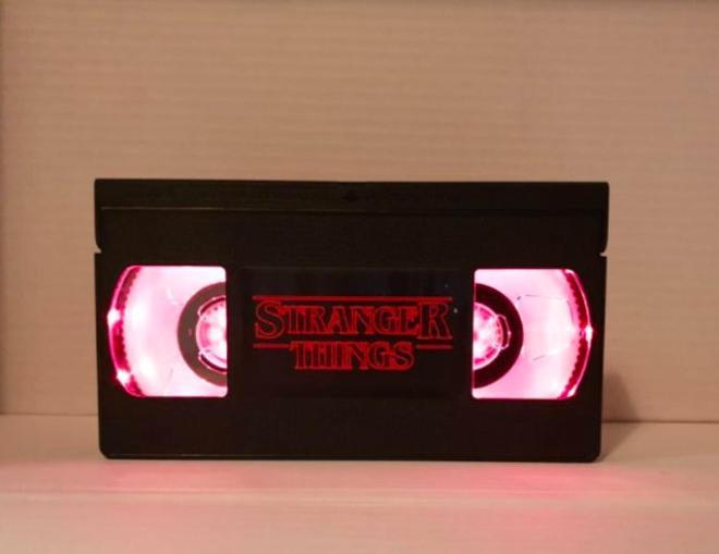 Lámpara VHS de 'Stranger Things'