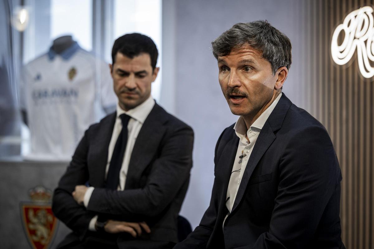 El director deportivo, junto a Fernando López, director general, el día de su presentación.